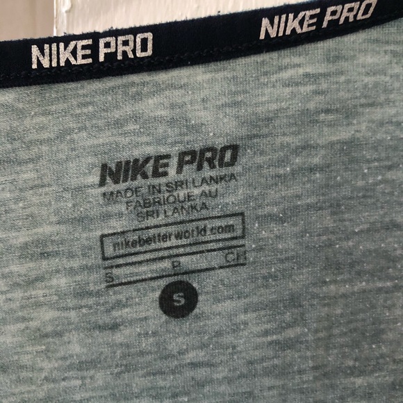 Women’s Nike Shirt - Picture 2 of 3